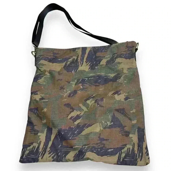 VTG Camouflage DC Comics Zip Cross Body Tote Bag Y2K Skater Streetwear Going Out - Picture 8 of 10